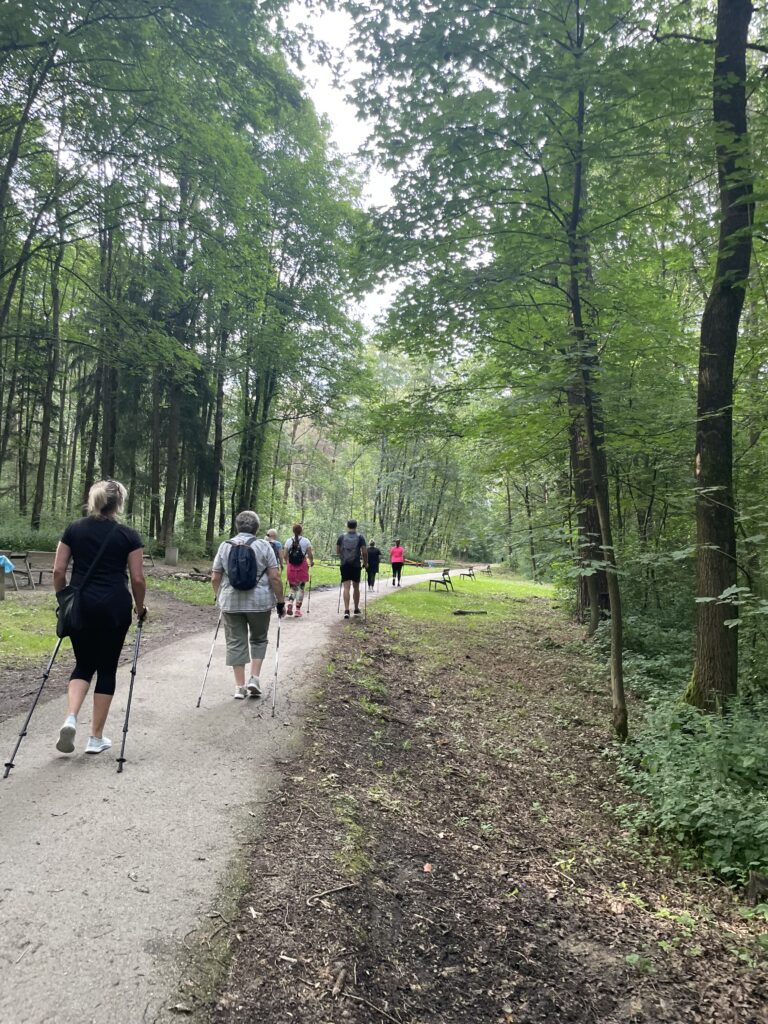 Vertikálna chôdza Vertical Walking v parku